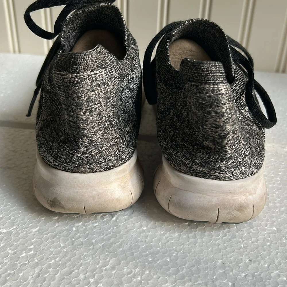 Nike Free kids youth run flyknit natural lace up sneakers size 6.5Y black grey